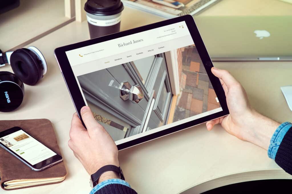 richard-james-joinery-laptop-ipad